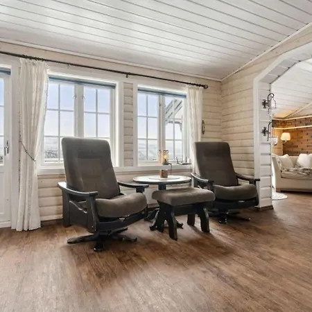 Flott Og Romslig Hytte Med Saerpreg I Lonsdal Exterior photo